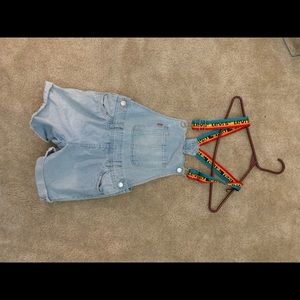 Girls Levi’s Overall shorts with rainbow suspenders